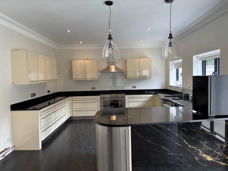 Complete Used Kitchen, Black Granite, Stoves Range Cooker & Quooker – BR3