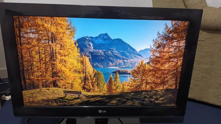 LG 32LK330U 32-inch LCD TV - Good Condition