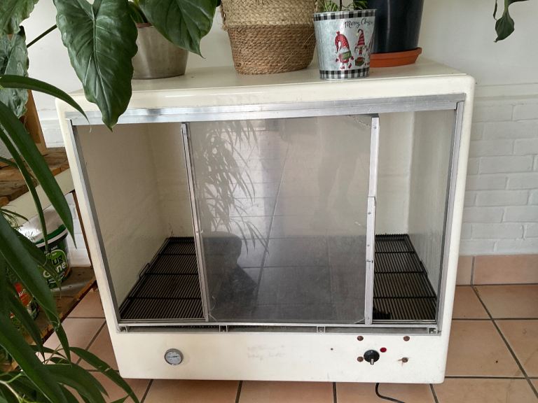DEZYNADOG DRYING CABINET FOR DOGS