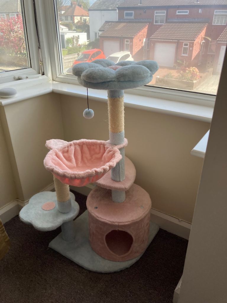 *SOLD PROVISIONALLY* Cat tree