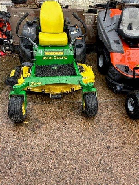 JOHN DEERE Z645 