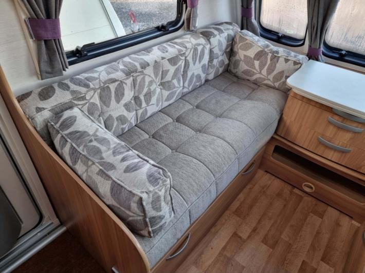 2014 Lunar Quasar 564 Used Caravan