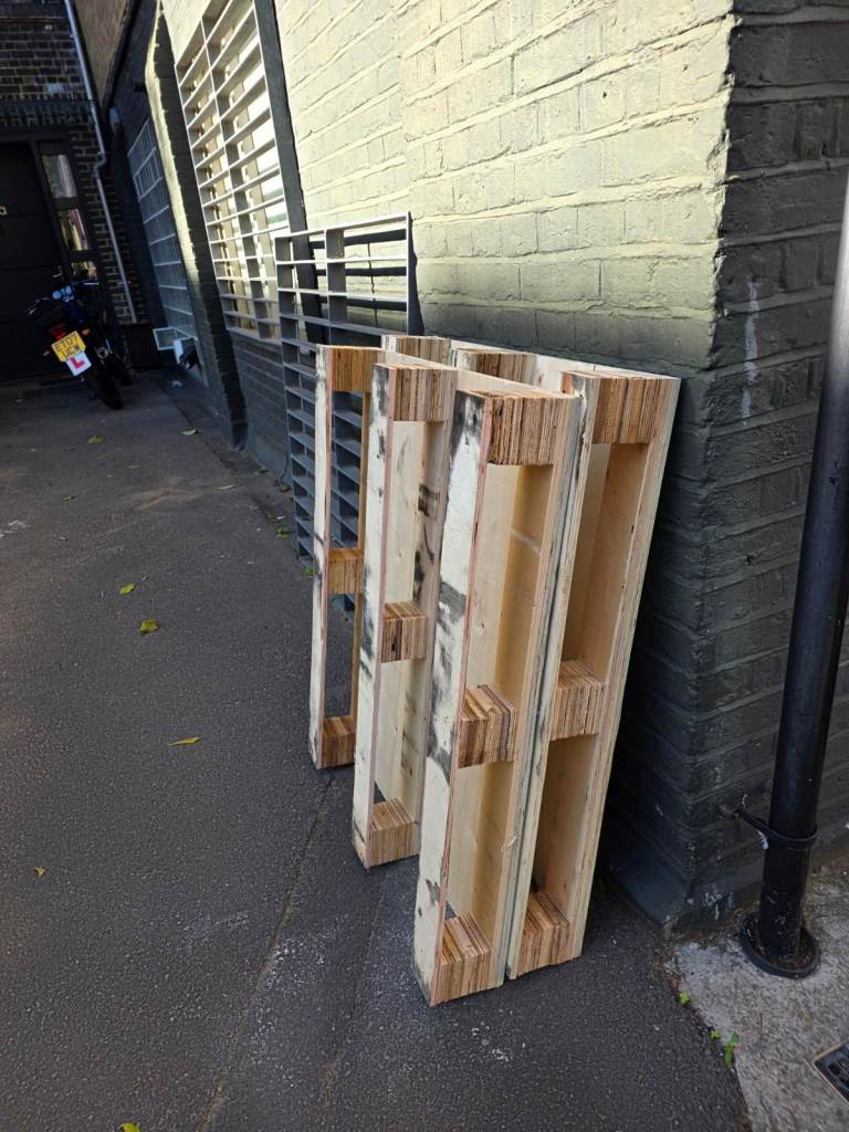 Free Pallets 2x (Made in Japan)