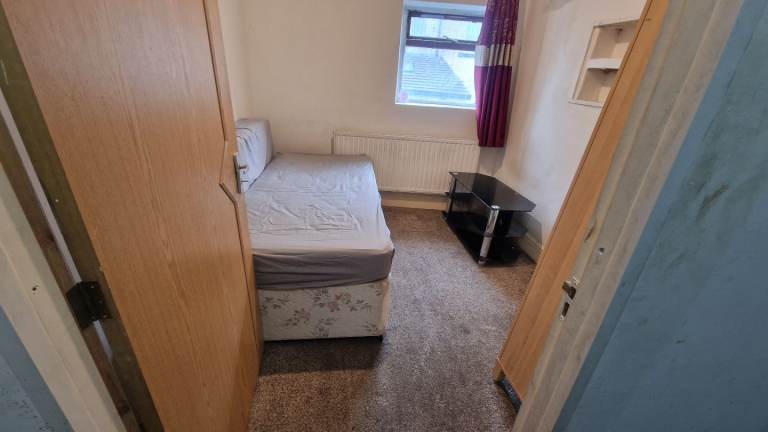 Single private room BD7 all bills included 