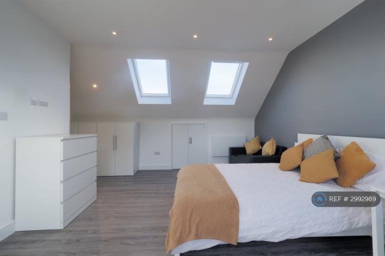 1 bedroom in Cardinal Avenue, Borehamwood, WD6 (#2992989)