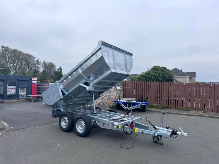 BRAND NEW 10FT X 6FT TWIN AXLE 3 WAY ELECTRIC TIPPER 3500KG
