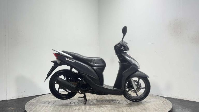 Honda Vision 2012, 50CC, RUNNING SCOOTER COMMUTER, SPARES/REPAIR/PROJECT