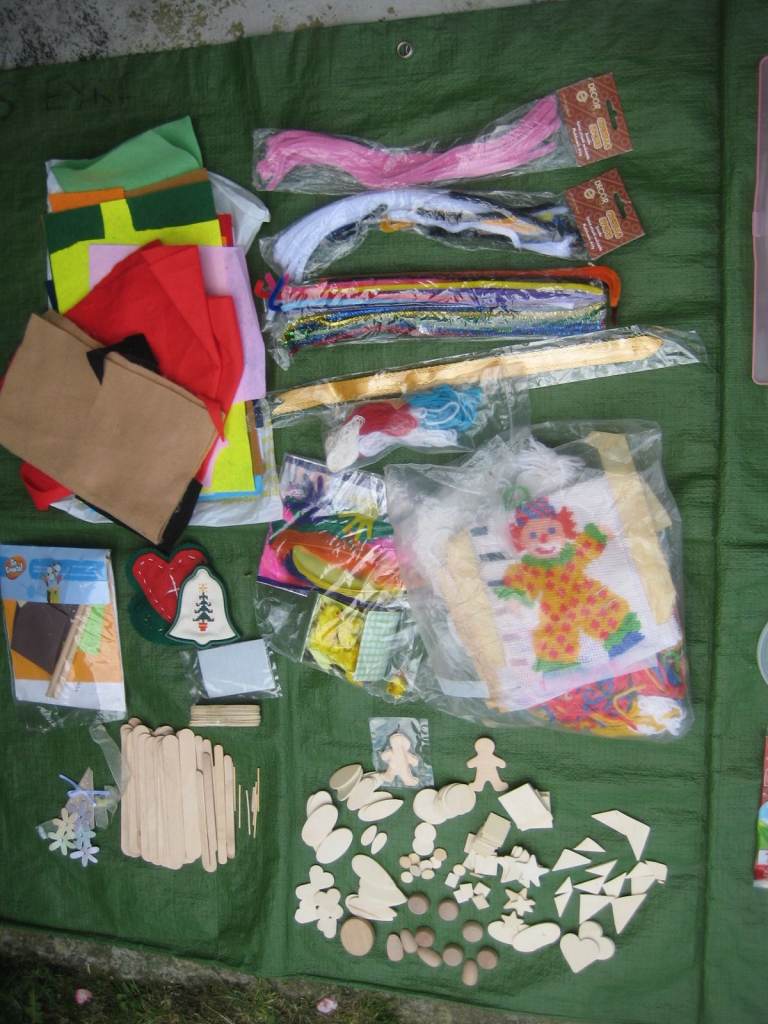 BRAND NEW: Lots of Felt Pieces , Wool Stitching, Coloured Wire Stems, Wooden Shapes: All for £5.00