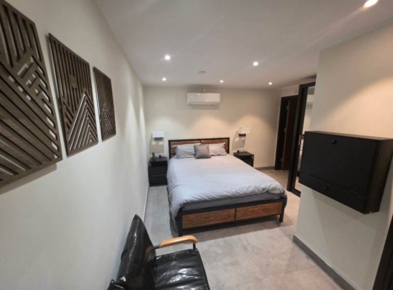 Modern Studio Flat | Furnished | Fitted Kitchen | Parking | St Andrews Road, Redbridge, London - IG1