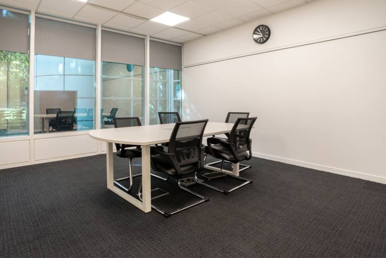 Northampton - NN4 7PA \ Office Space for Rent with 4 Desks