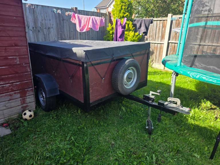 6x4 trailer absolutely solid with cover and extension 