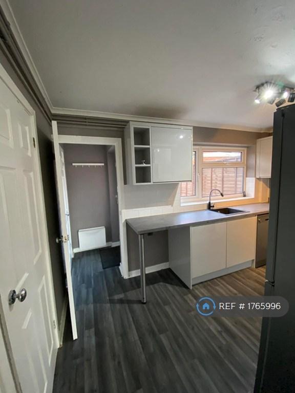 3 bedroom house in Inglewood Avenue, Camberley, GU15 (3 bed) (#1765996)