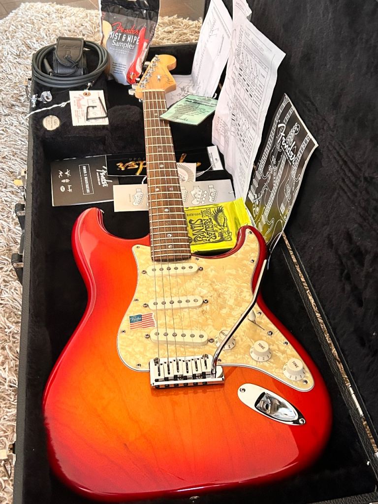 Fender American Deluxe Ash Stratocaster - Cherry Sunburst
