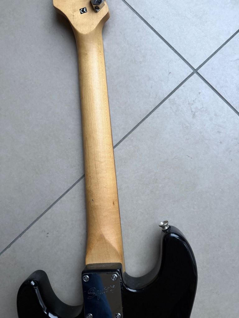 Fender Squier Mini Strat 3/4 Size mini Black Immaculate & Stand