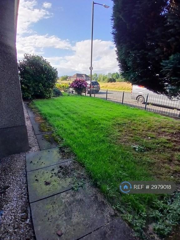 4 bedroom flat in Ochil Crescent, Stirling, FK8 (4 bed) (#2979018)