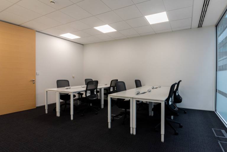Reading - RG1 3EU \ Desk Space Available in a Coworking Environment