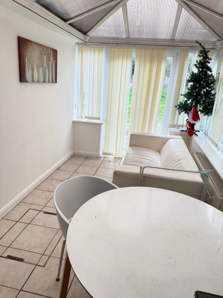 Stunning 4-Bed Detached House Near QMC & University