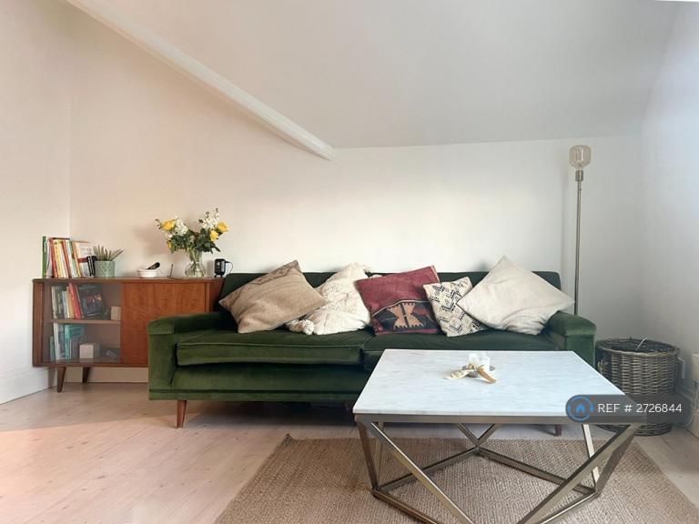 2 bedroom flat in Crescent Way, London, SE4 (2 bed) (#2726844)