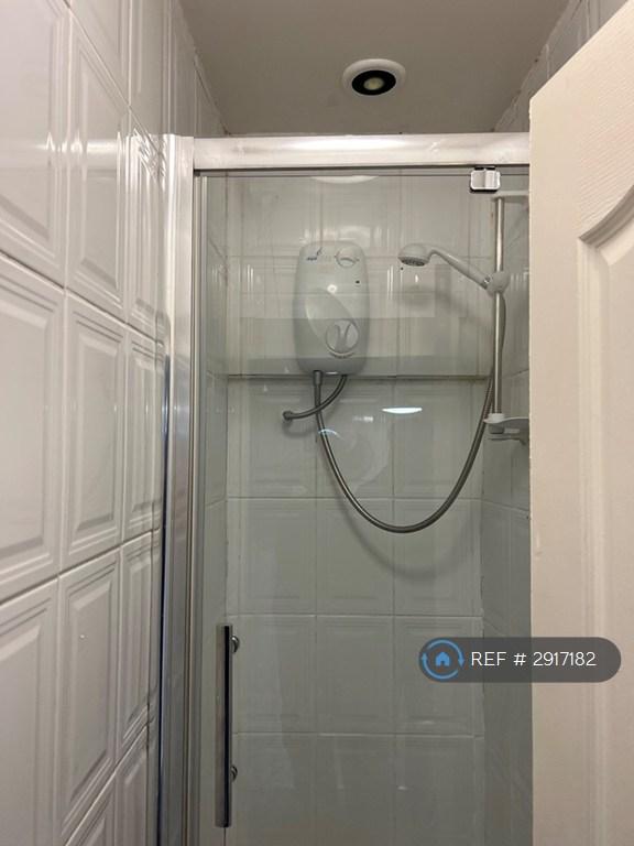 3 bedroom flat in Woodsley Road, Leeds, LS3 (3 bed) (#2917182)