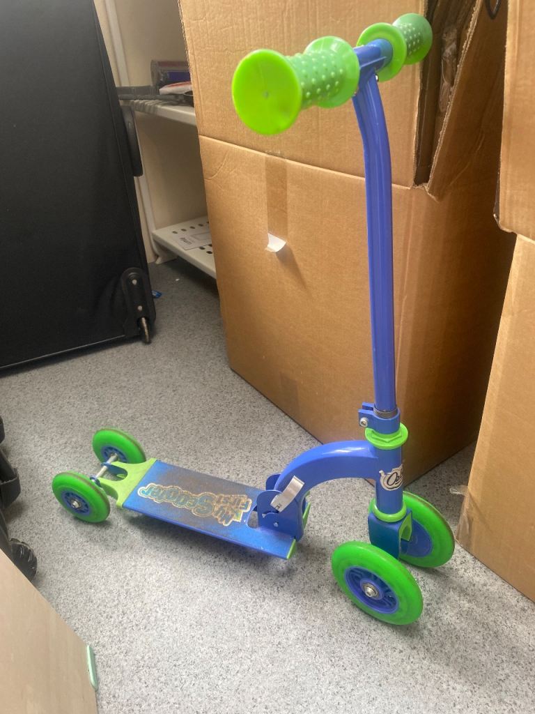 Foldable children’s scooter 
