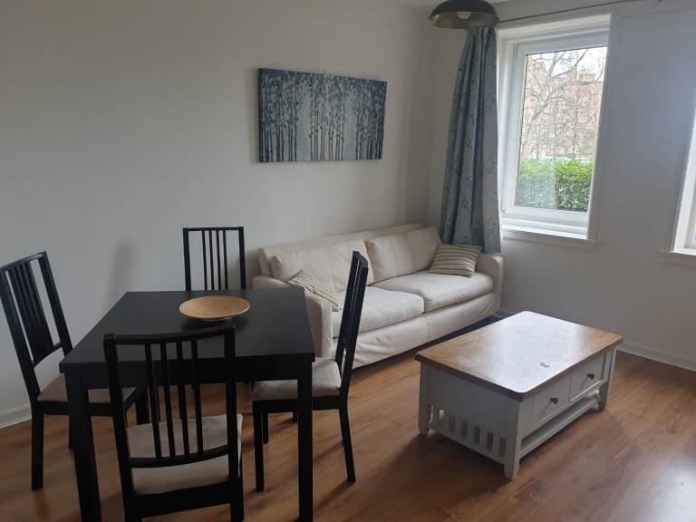 2 bedroom flat to rent in Leith (Iona Street)
