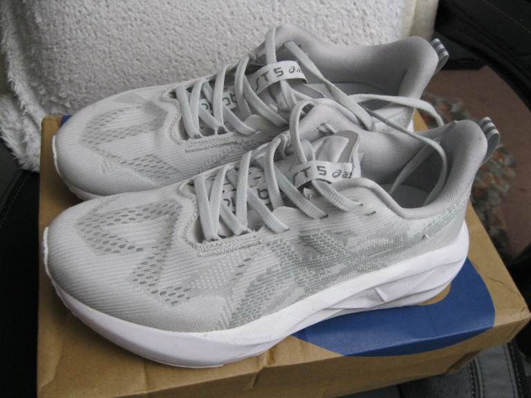 HARDLY USED, Men’s Cushioned Running Trainers – Size 7 – Excellent Condition