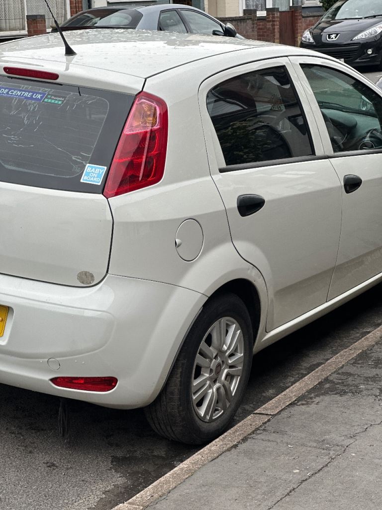 Fiat, PUNTO, Hatchback, 2015, Manual, 1242 (cc), 5 doors