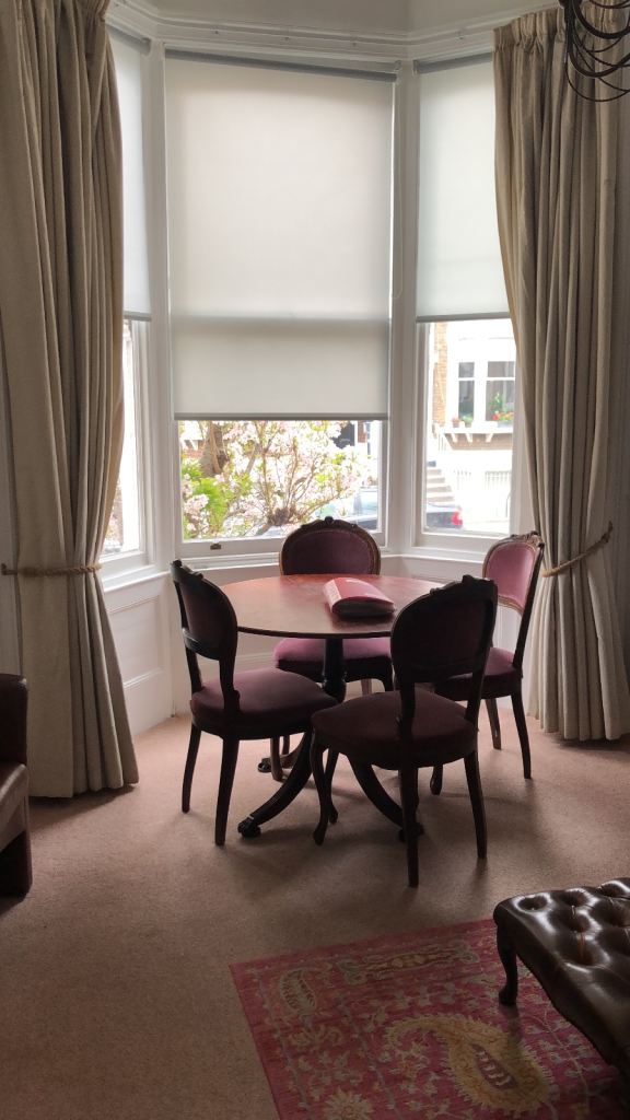 Mahogany Pedestal Dining Table With four chairs