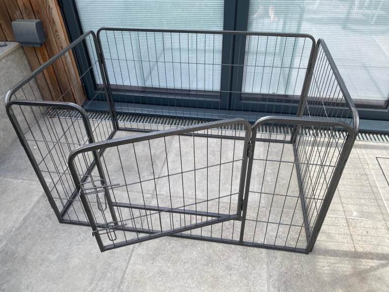Puppy playpen/ room divider  122 x 70 x 80cm