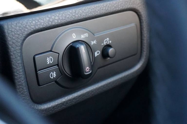 2014 Volkswagen Touareg 3.0 TDI V6 BlueMotion Tech R-Line SUV Diesel Tiptronic 4WD (s/s) 5dr - Ju...