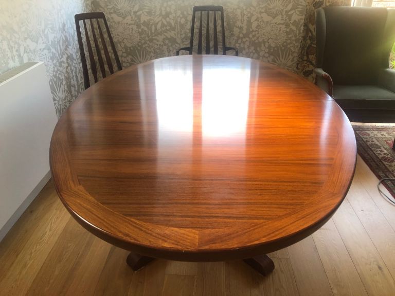 Mid 20th Century Beautiful Rosewood Oval Extendable Table 