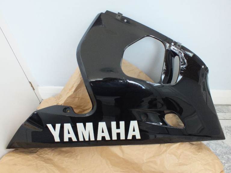 Yamaha 2002 R6 right side belly Fairing