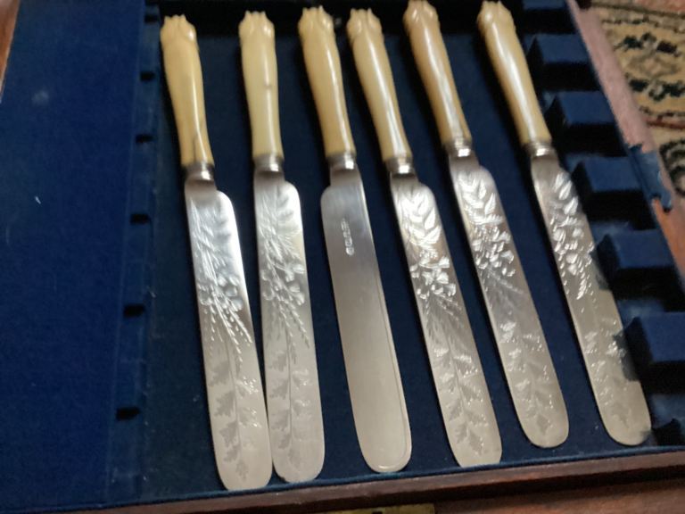 Floral detailed silver bone knifes 