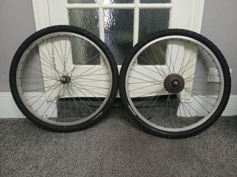 Bicycle tyre wheel