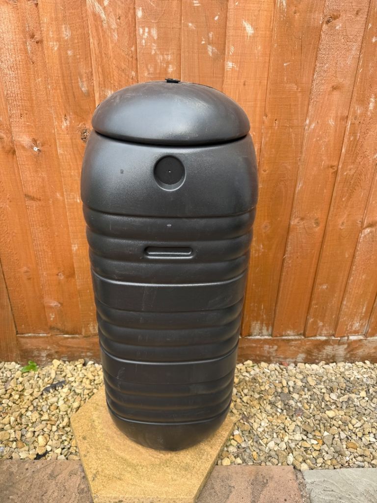 Black Plastic Water Butt with Lid and Accessories
