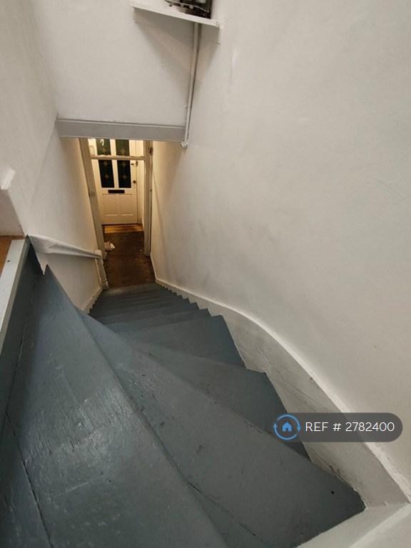 2 bedroom flat in Howe Street, Gateshead, NE8 (2 bed) (#2782400)