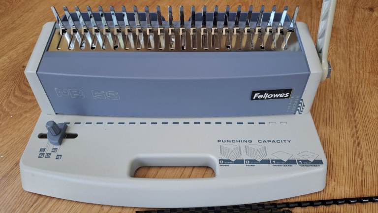Fellowes Comb Binding Machine like new!