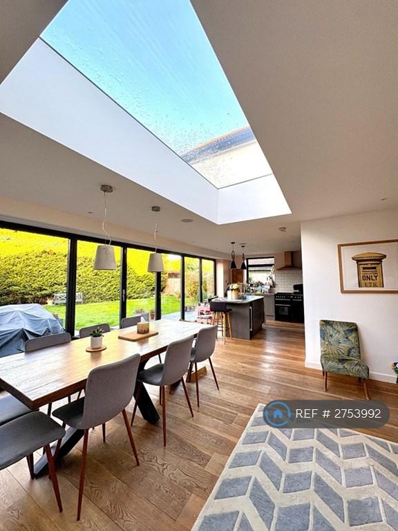 4 bedroom house in Holly Avenue, Walton-On-Thames, KT12 (4 bed) (#2753992)