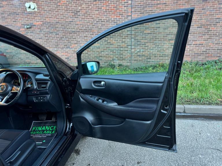  Nissan Leaf 40kWh Acenta Auto 5dr Electric Automatic