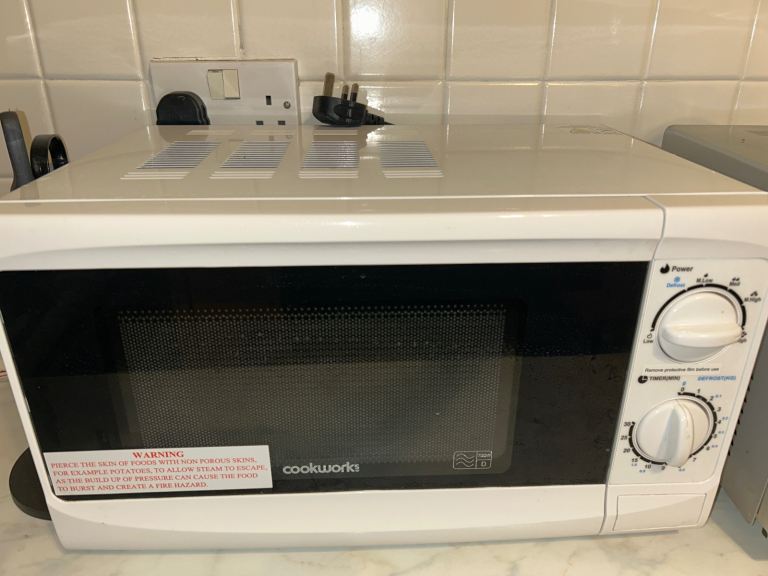 Cookworks White Microwave Oven – Good Condition