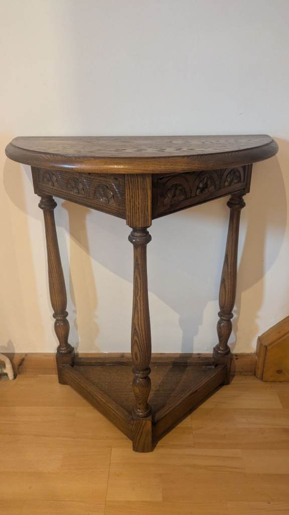 Lovely Wooden Console Half-Moon Table with Carving