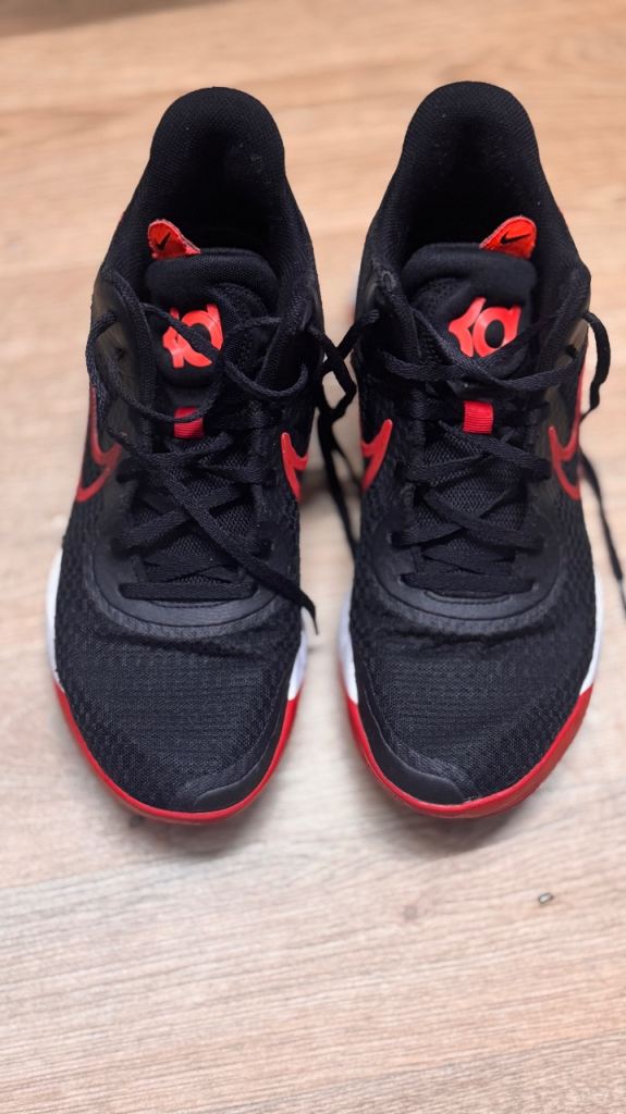 Nike KD Trey 5 IX basketball shoes in a black, university red,  size 9 