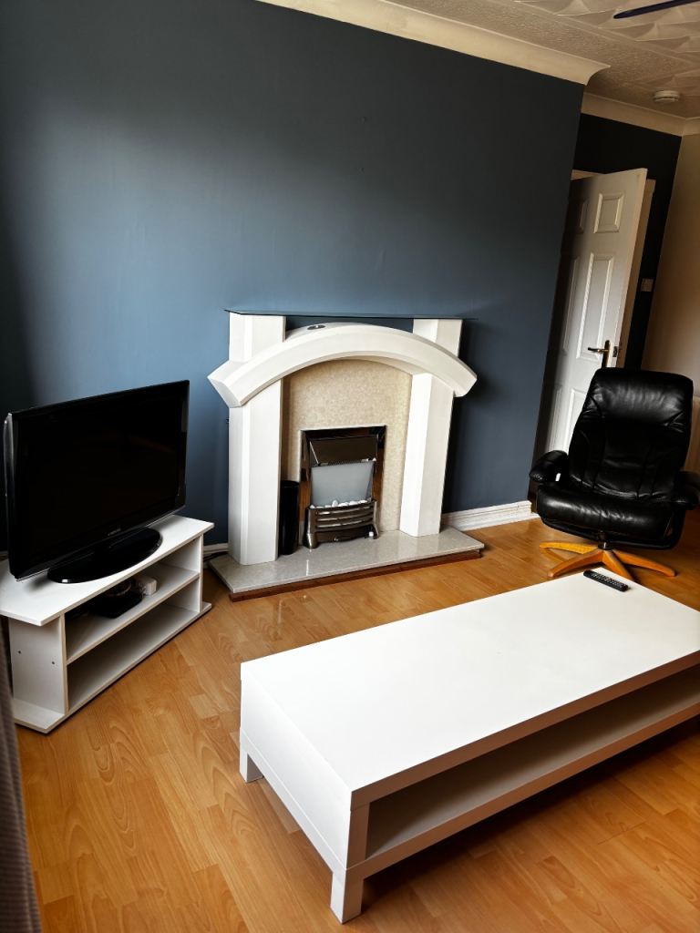 Large 2 bedroom flat with off street parking 