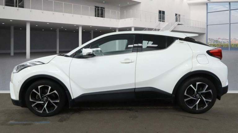 2018 Toyota C-HR 1.8 VVT-h Design SUV 5dr Petrol Hybrid CVT Euro 6 (s/s) (122 ps) HATCHBACK Petro...