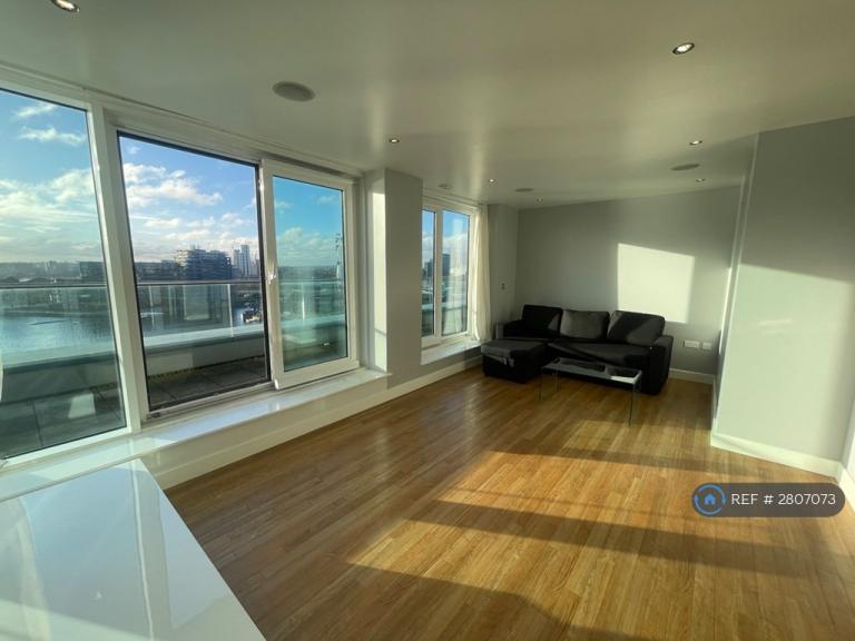 2 bedroom flat in Western Gateway, London, E16 (2 bed) (#2807073)