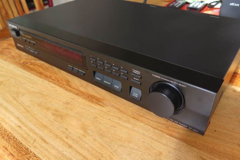 Sony ST-S311 Tuner + FM Rod Antenna