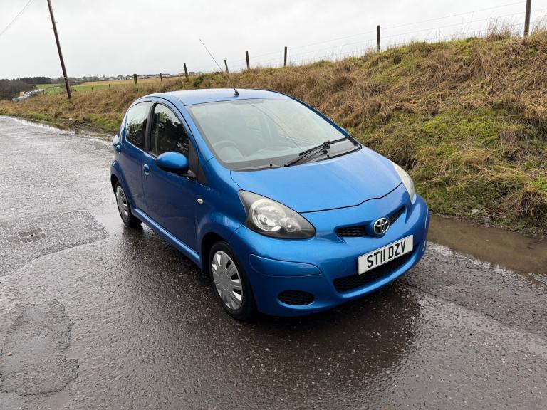 TOYOTA AYGO BLUE VVT-I 1.0L (2011) £20 road tax full mot ready to drive away. 