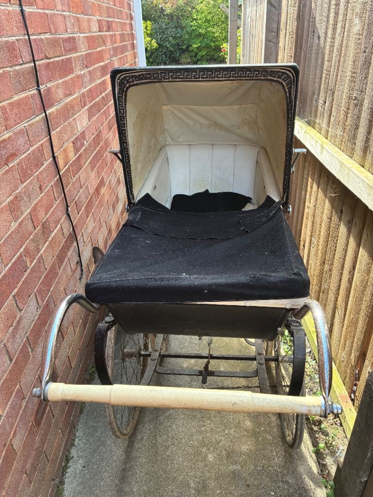 1964 Vintage Osnath Pram for restoration 