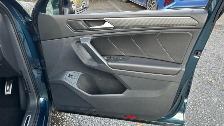 2022 Volkswagen Tiguan 2.0 TDI 200 4Motion R-Line 5dr DSG ESTATE DIESEL Automatic