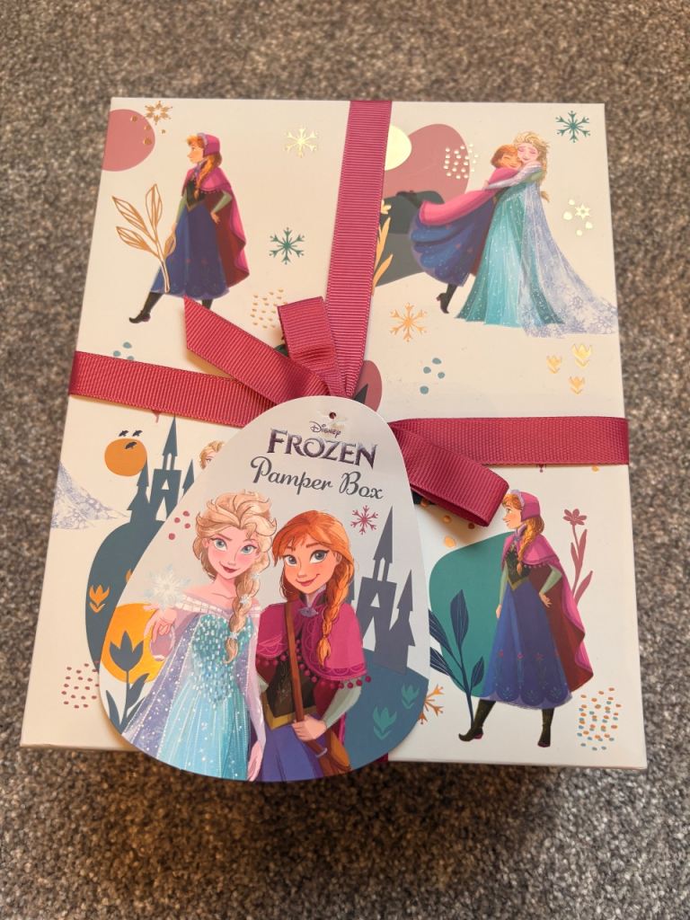 NEW Disney Frozen Pamper Box – Hairbrush, Bath Fizzers, Bubble Bath